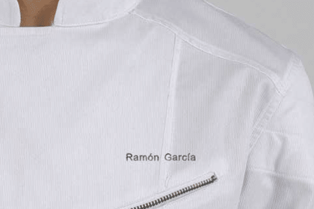 Uniforme con nombre bordado